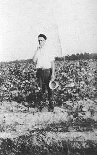 harold dagion in cottonfield sc - 9-1930.jpg